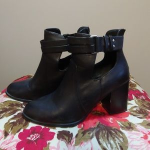 Soda Black Booties